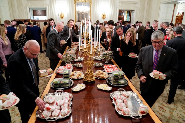 ABD Başkanı Trump Beyaz Saray’a hamburger sipariş etti